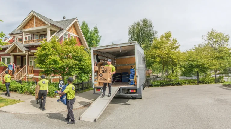 movers moving in heat